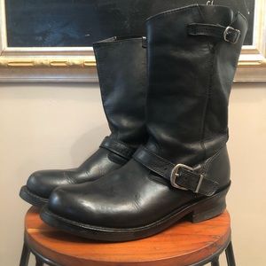 Durango men’s size 10 black leather boot.